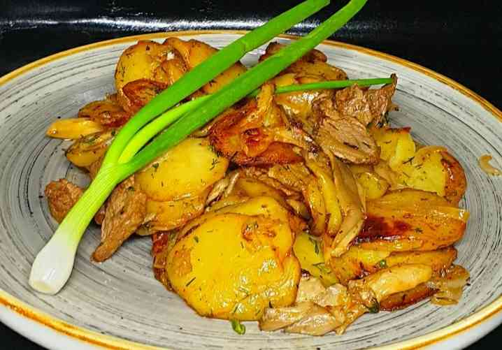 Картошка с мясом и грибами